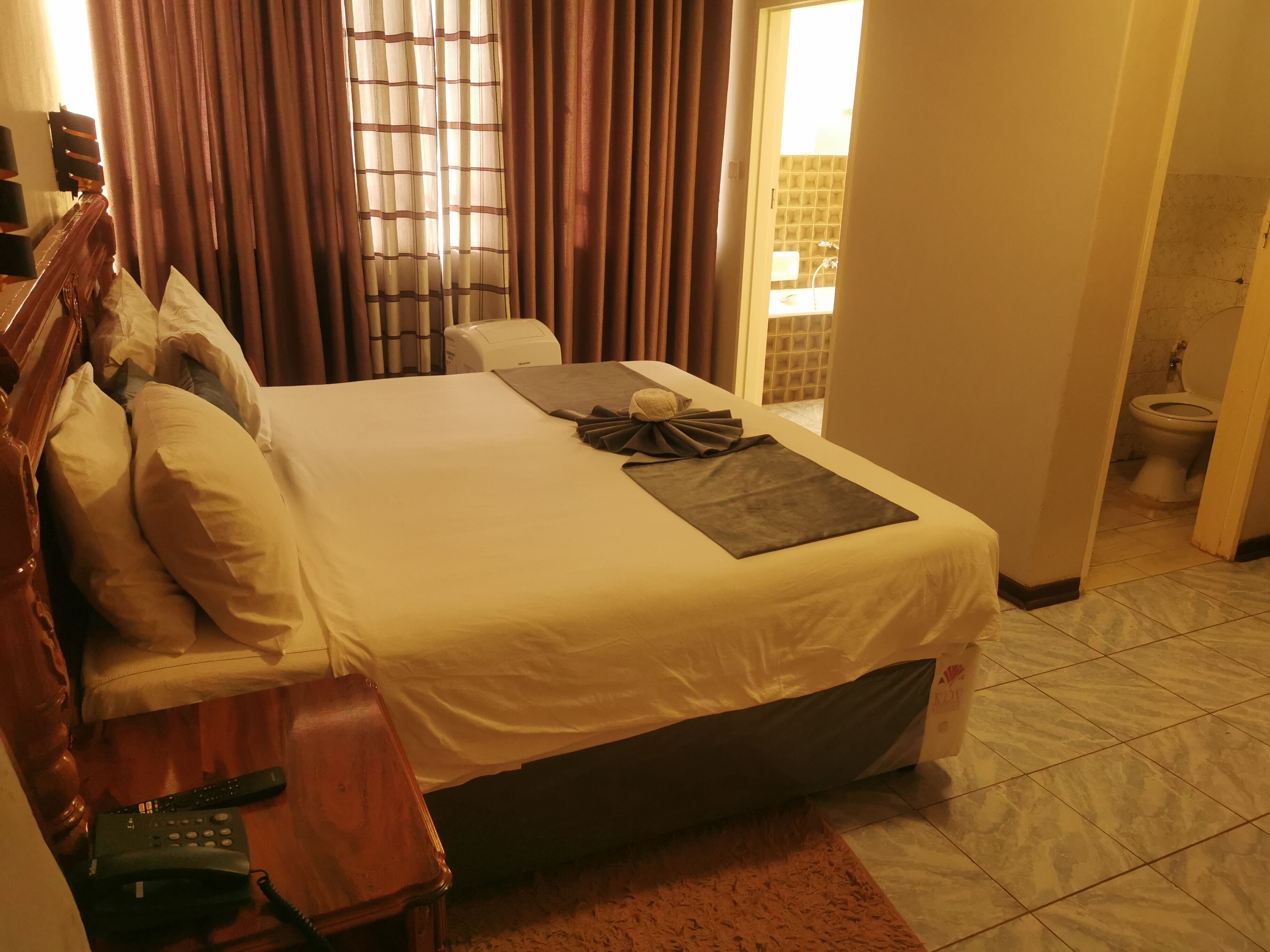 Suite Deluxe, balcón, vista a la montaña | Escritorio y espacio para trabajar con laptop 