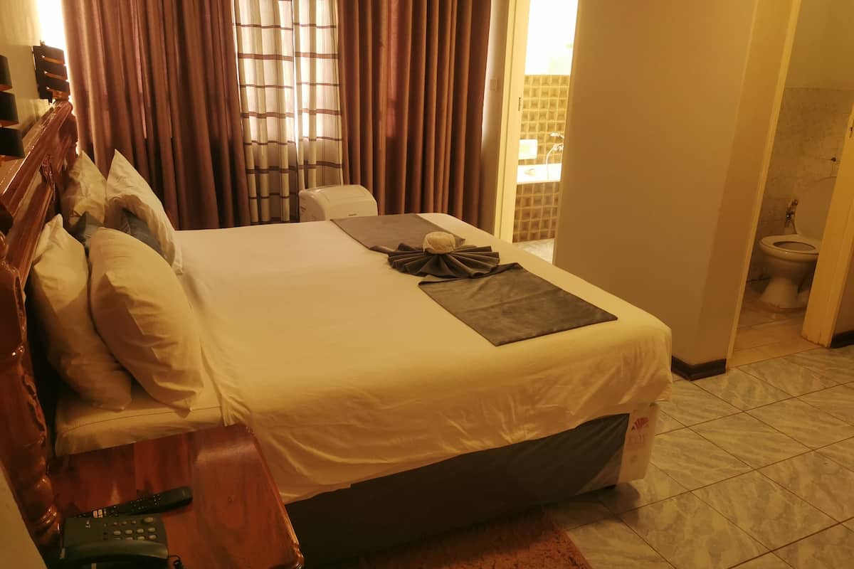 Suite Deluxe, balcón, vista a la montaña | Escritorio y espacio para trabajar con laptop