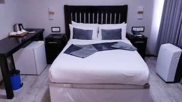 Double Room | Meja, ruang kerja komputer riba, seterika/papan seterika, Wi-fi percuma