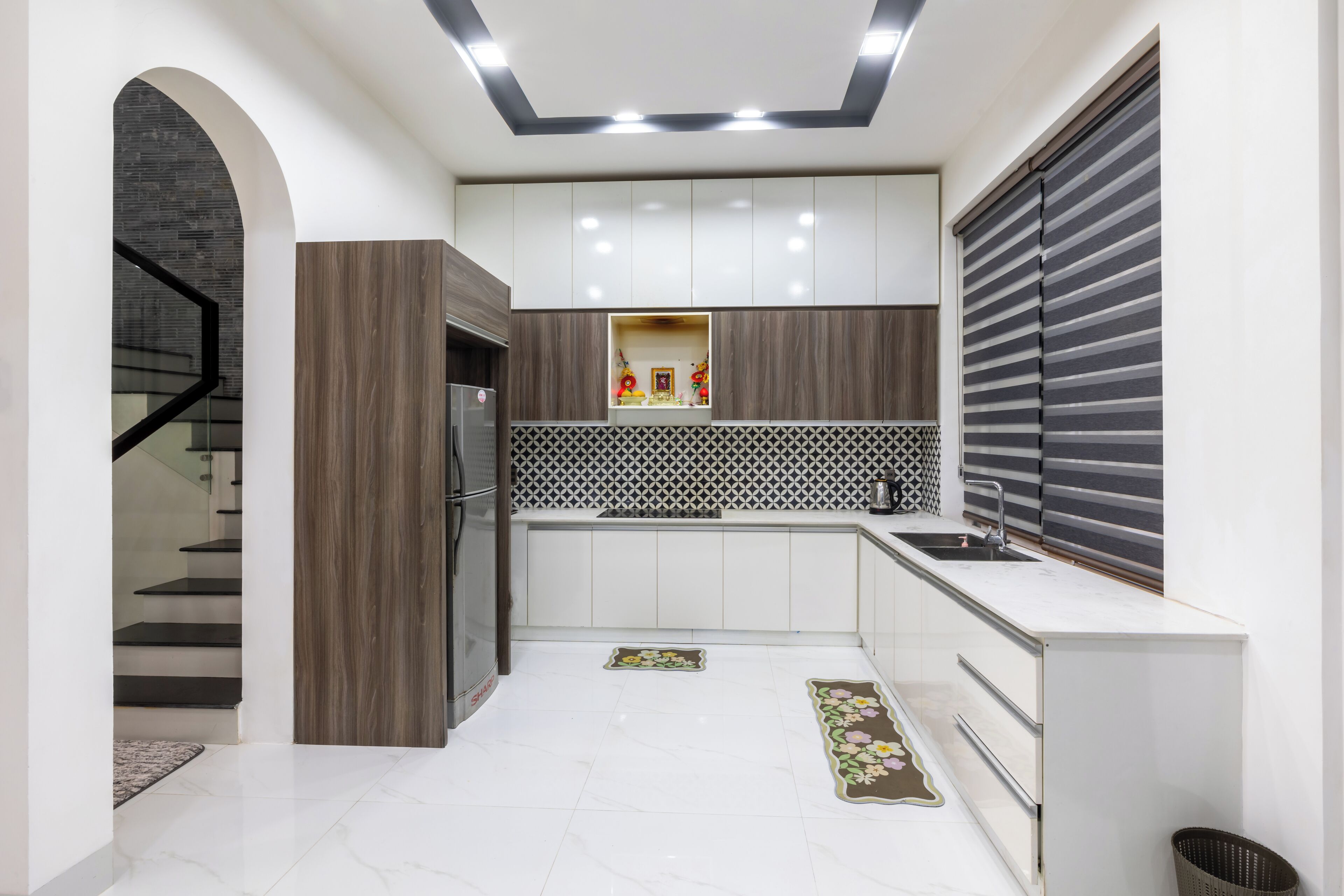 Refrigerador, microondas y toallas de papel 