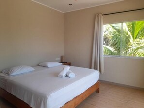 Classic Quadruple Room, Balcony, Partial Ocean View