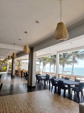 Outdoor dining - Punta del Mar (Máncora)