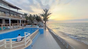 Outdoor pool, open 9:00 AM to 9:00 PM, sun loungers - Punta del Mar (Máncora)