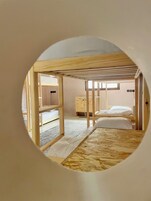 Ropa de cama hipoalergénica, cunas gratuitas y wifi gratis 