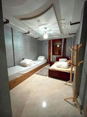 Standard szoba kétszemélyes vagy két külön ággyal, 3 egyszemélyes ágy, nemdohányzó, takarítás | Hipoallergén ágynemű, gyerekágy/csecsemőágy (ingyenes) és ingyenes wifi