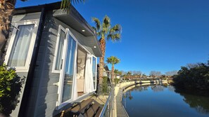 Property grounds - MOBIL HOME NEUF CAMPING 5 ETOILES ACCES PRIVE RIVIERE (Grimaud)