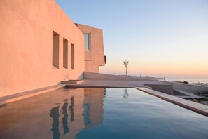 Pool - My Rental Homes - Thera Prince with 2 pools, gym facilitiesand sea view (Fira)