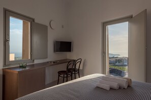 5 bedrooms, free WiFi - My Rental Homes - Thera Prince with 2 pools, gym facilitiesand sea view (Fira)