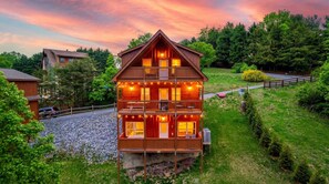 Exterior - The Enchanted Cabin by Ghosal Luxury Lodging (Sevierville)
