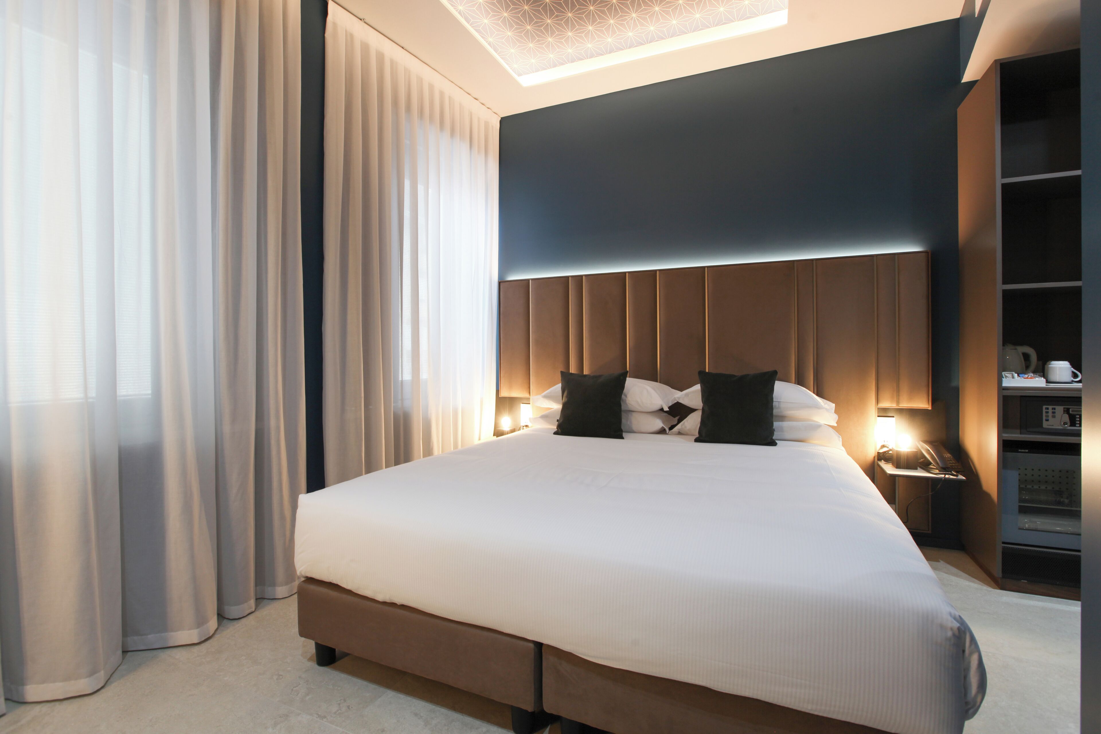 Camera Deluxe con letto matrimoniale o 2 letti singoli | Una cassaforte in camera, tende oscuranti, insonorizzazione