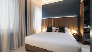 Camera Deluxe con letto matrimoniale o 2 letti singoli | Una cassaforte in camera, tende oscuranti, insonorizzazione