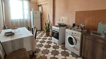 Apartamento familiar, vistas a la ciudad | Restauración