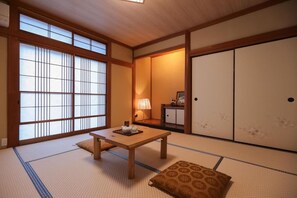 Interior - hakoneyumoto toki (hakoneyumoto)
