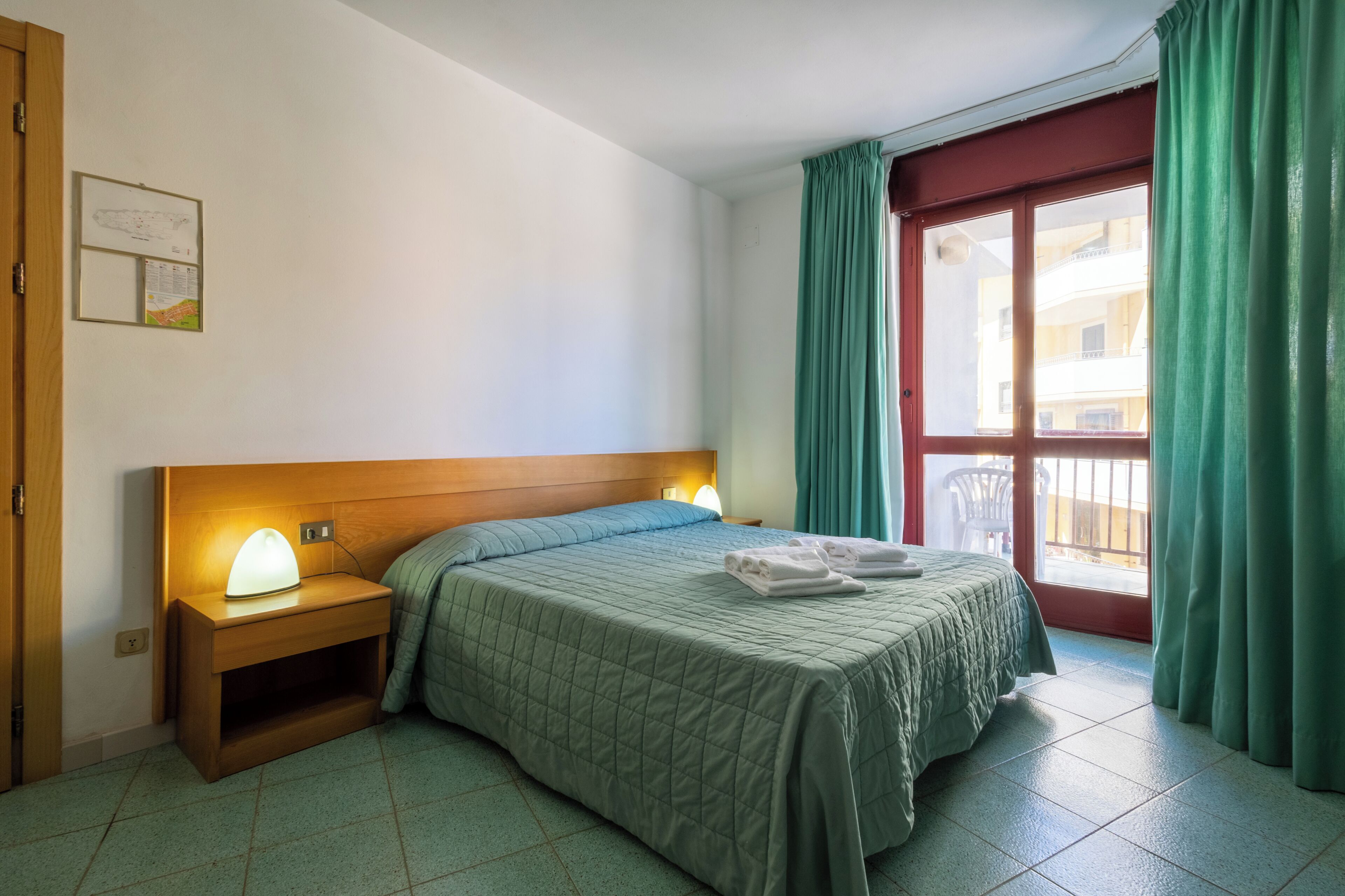 Quadruple Room | In-room safe, free cribs/infant beds, free WiFi, bed sheets