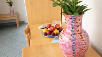 Habitación cuádruple | Caja fuerte, cunas gratuitas, wifi gratis y ropa de cama