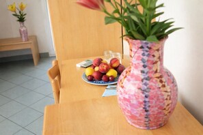 Habitación cuádruple | Caja fuerte, cunas gratuitas, wifi gratis y ropa de cama