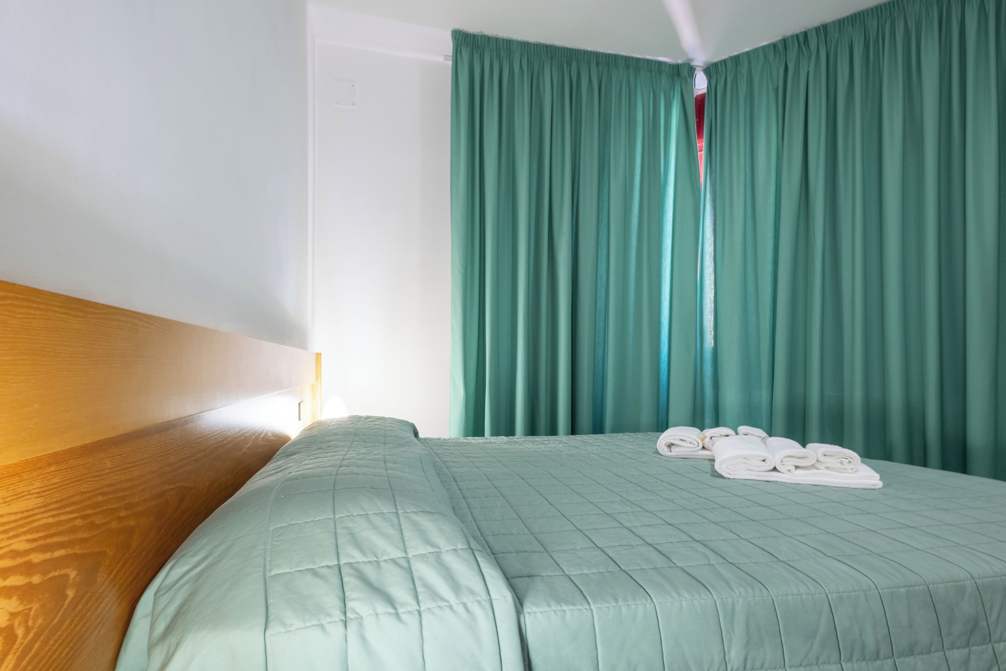 Vierbettzimmer | Zimmersafe, kostenlose Babybetten, kostenloses WLAN, Bettwäsche