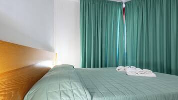 Vierbettzimmer | Zimmersafe, kostenlose Babybetten, kostenloses WLAN, Bettwäsche