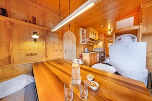 Dining - Steinadler Silberleiten Apartment with Mountain View, Terrace and Wi-Fi (Hochkrimml)