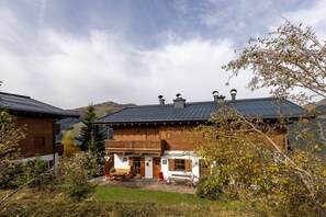 Exterior - Steinadler Silberleiten Apartment with Mountain View, Terrace and Wi-Fi (Hochkrimml)
