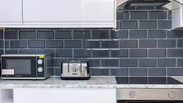 Fridge, microwave, oven, stovetop