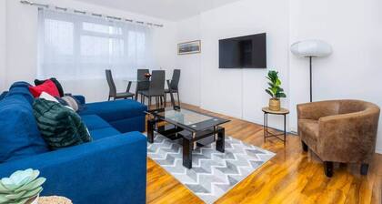 Spacious 3BR 2 Bath London Flat with Free Parking sleeps 6