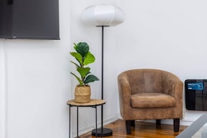 Interior - Spacious 3BR 2 Bath London Flat with Free Parking (London)