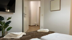 Basic Room | Iron/ironing board, free WiFi - Private Room for Long Term Near Rennweg (Vienna)