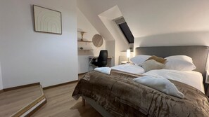 Basic Room | Iron/ironing board, free WiFi - Private Room for Long Term Near Rennweg (Vienna)