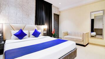 Desk, laptop workspace, free WiFi