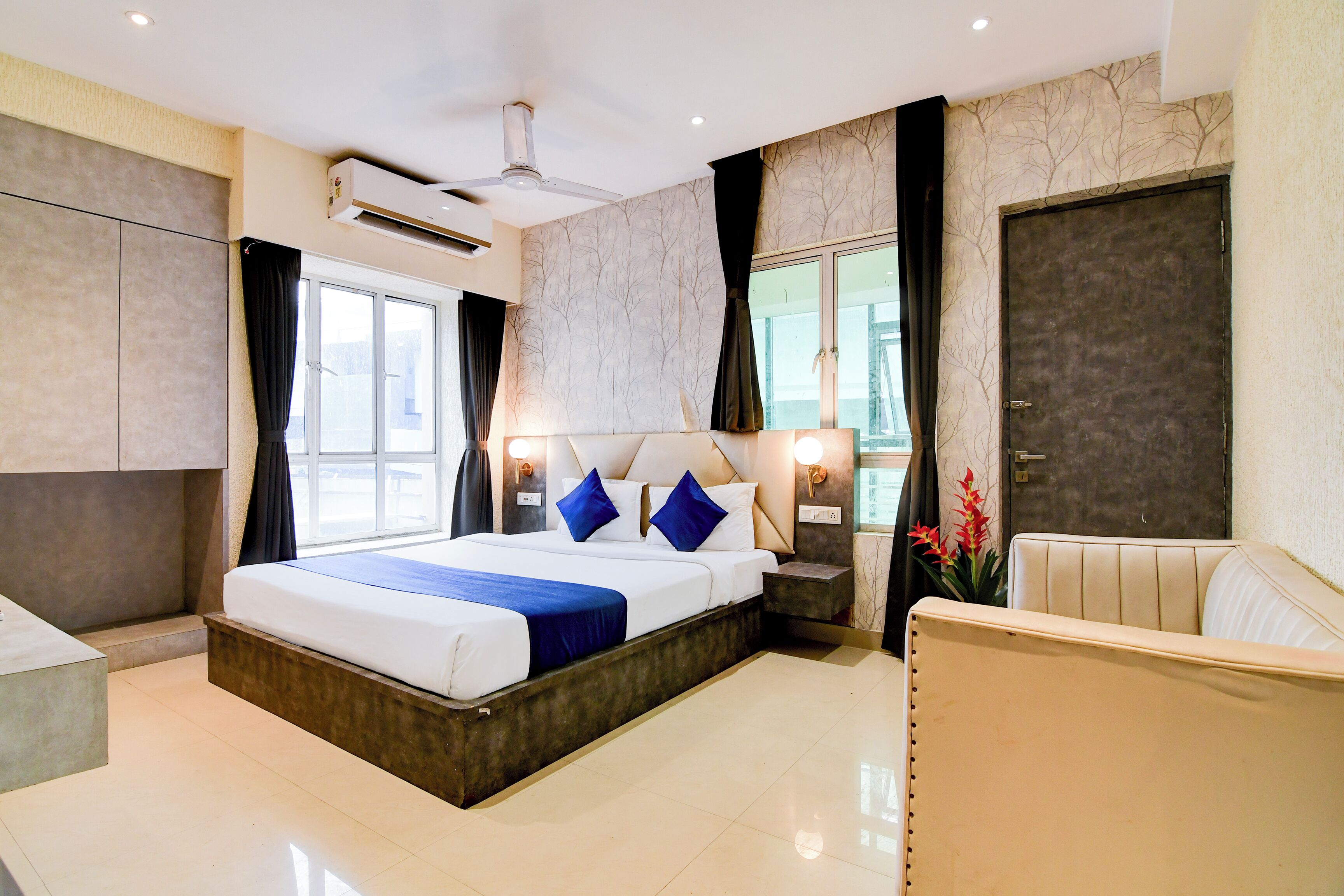 Luxury Double Room, City View | Desk, laptop workspace, free WiFi