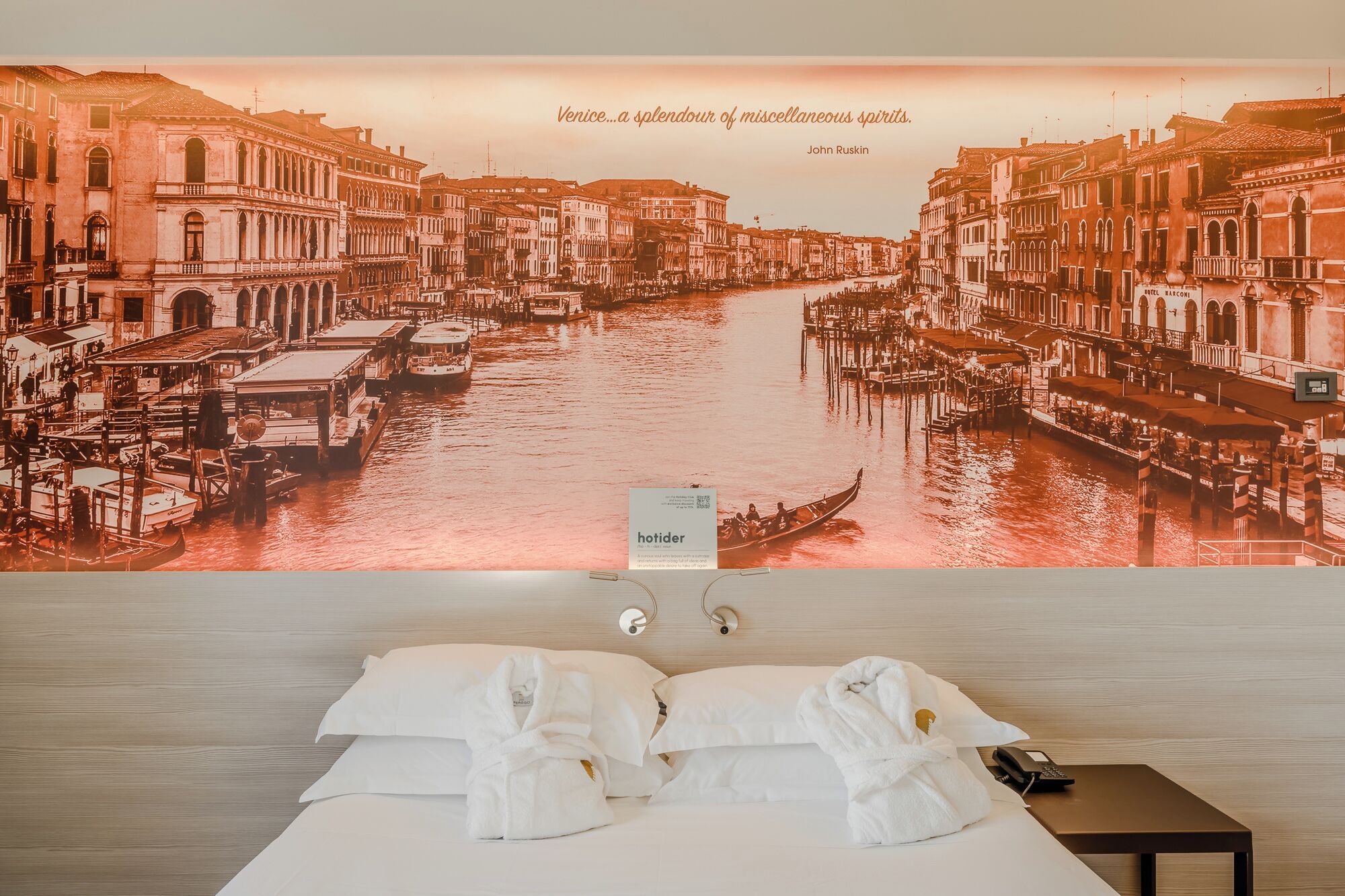 Minibar, caja de seguridad en la habitación, wifi gratis y ropa de cama 