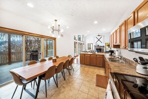 Fridge, microwave, oven, stovetop - The Maple Lodge at Camelback is a modern, three-level mountain retreat located in the highly desirable Northridge community, just 5 minutes from Camelback Mountain and 2 minutes from Aquatopia Indoor Waterpark. Under two hours from Manhattan. (Tannersville)