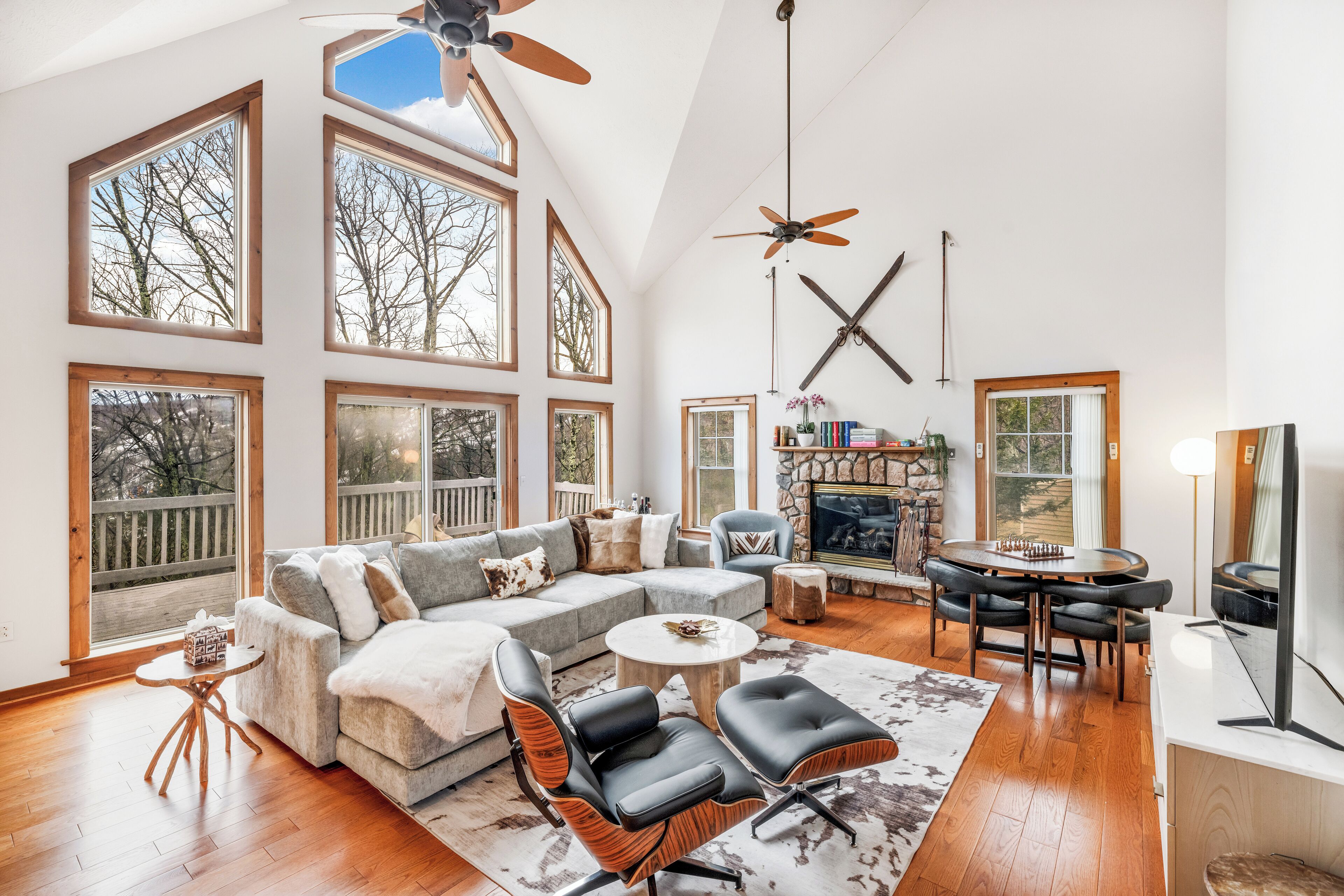 Smart TV, fireplace, offices, printers