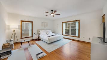 Desk, iron/ironing board, free WiFi, bed sheets