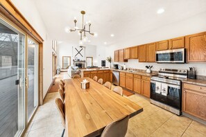 Fridge, microwave, oven, stovetop - The Maple Lodge at Camelback is a modern, three-level mountain retreat located in the highly desirable Northridge community, just 5 minutes from Camelback Mountain and 2 minutes from Aquatopia Indoor Waterpark. Under two hours from Manhattan. (Tannersville)