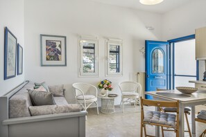 TV - Xanthi House Sikinos (Σίκινος)