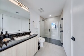 Douche, sèche-cheveux