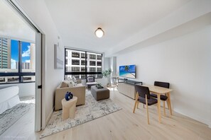 TV - NEW Downtown Miami 1BR | Bright, Modern & Central (MIAMI)
