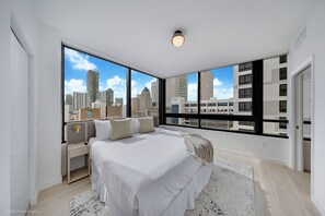2 bedrooms, desk, WiFi - 225 DISTRICT LUXURY APARTMENT DOWNTOWN (MIAMI)