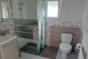 Douche, sèche-cheveux