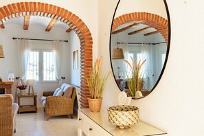 Interior - Detached villa, 3 bedrooms, with privacy, private pool and stunning views (VC)