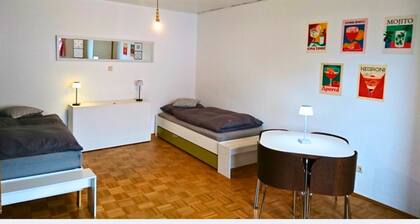 Old farm f. Teams and families in the wine village with excellent connections