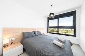 2 bedrooms, WiFi, bed sheets - Golf Vista Penthouse, golf views, rooftop dining - by Oyoostays (Pilar de la Horadada)