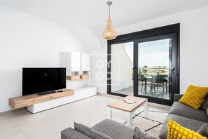 TV - Golf Vista Penthouse, golf views, rooftop dining - by Oyoostays (Pilar de la Horadada)
