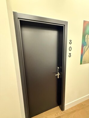 Deluxe Double Room, City View | Interior