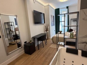 Chambre Deluxe double, balcon | Coffre-fort, rideaux d’obscurcissement, système d’insonorisation