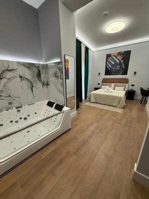 In-room safe, blackout drapes, free WiFi - Hostal Ventura Luxury (Alicante)