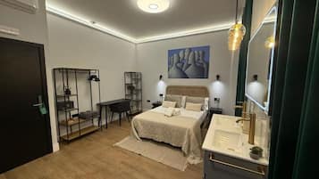 Kahden hengen deluxe-huone, parveke | Tallelokero huoneessa, pimennysverhot, ilmainen Wi-Fi