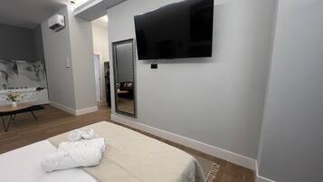 Dobbeltrom – deluxe | Safe på rommet, blendingsgardiner og wi-fi (inkludert)